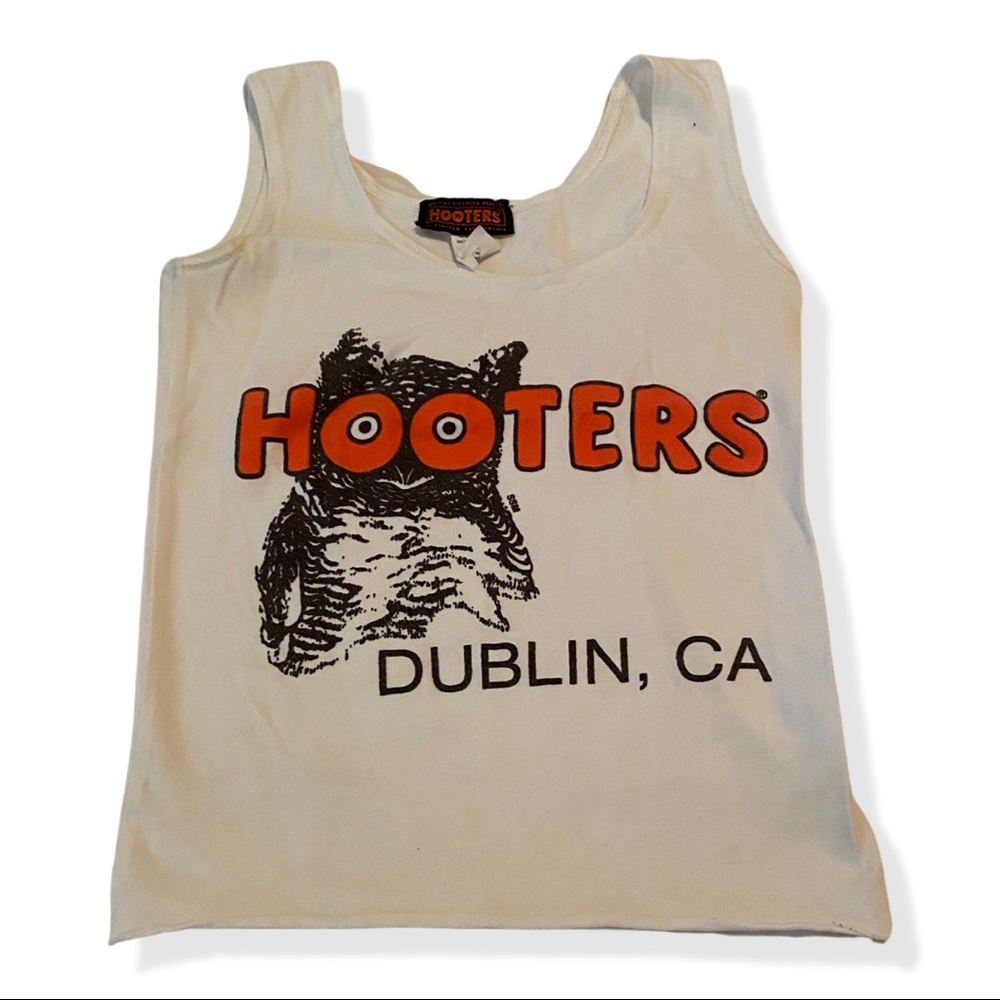 Hooters tank top